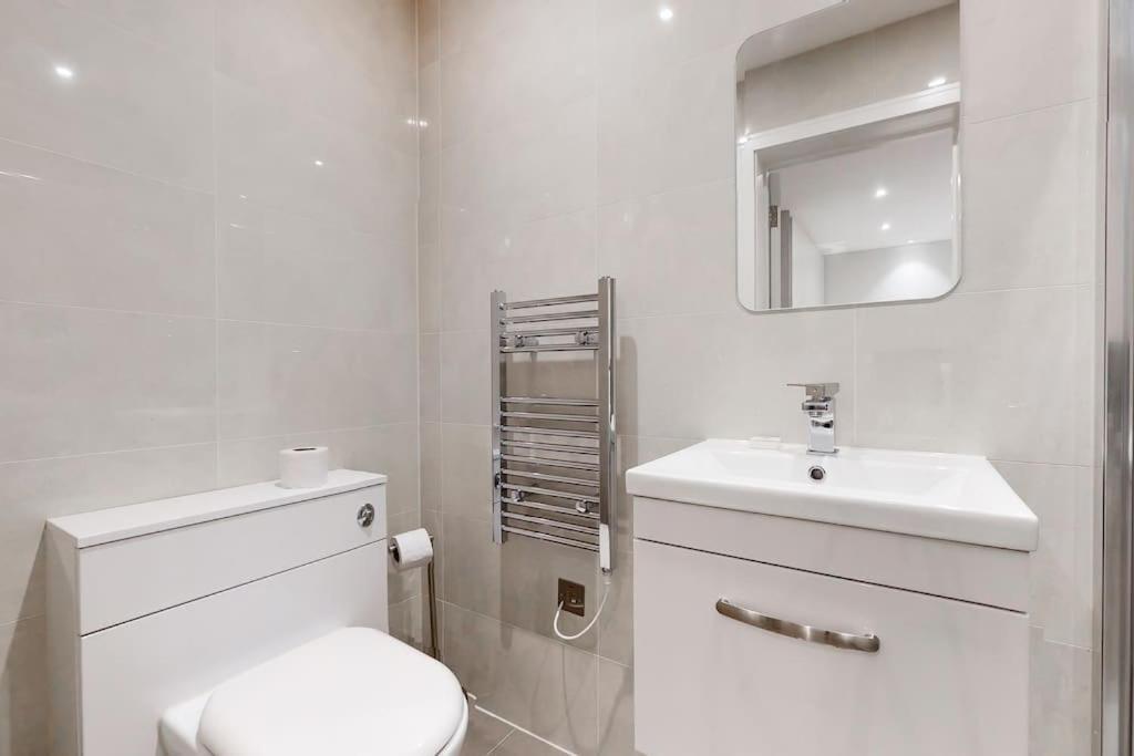 Stylish 2Bed Flat 10Min To Wimbledon Tennis Courts Londyn Zewnętrze zdjęcie